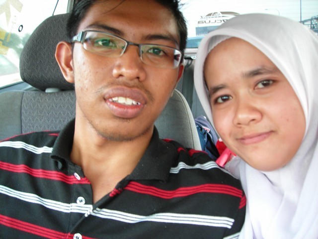 Awek-Tudung-tunjuk-tetek-april-2013-5.jpg